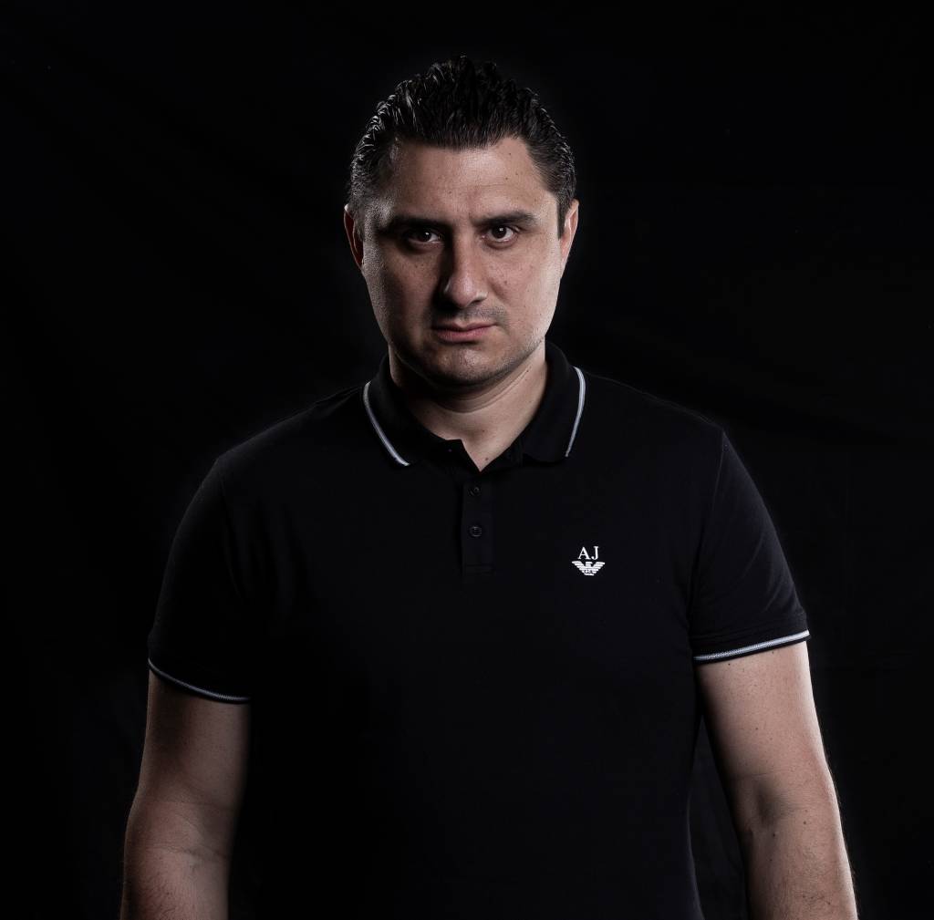 Empresário ensina a investir na Bolsa e sair do vermelho em nova série