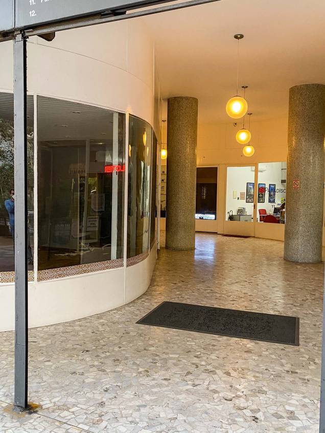 Urbanismo inteligente: só a parte alta do prédio é recuada; no térreo, na altura da calçada, lojas, galeria e passagem entre as ruas Araújo e Marquês de Itu Urbanismo inteligente: só a parte alta do prédio é recuada; no térreo, na altura da calçada, lojas, galeria e passagem entre as ruas Araújo e Marquês de Itu