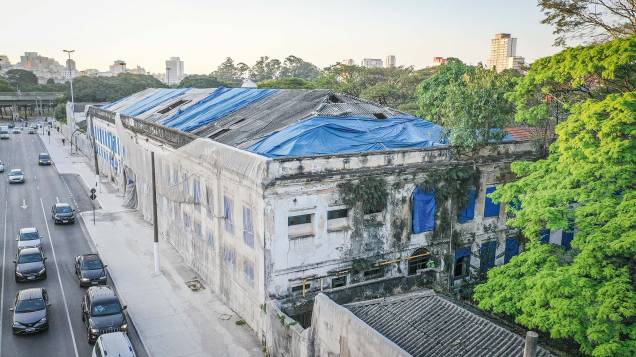 Batalhão abandonado no Parque Dom Pedro: rara construção iniciada no século XVIII ainda em pé está sem uso há 23 anos Batalhão abandonado no Parque Dom Pedro: rara construção iniciada no século XVIII ainda em pé está sem uso há 23 anos