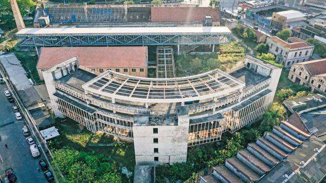 As obras que já consumiram 120 milhões de reais, mas paralisadas há seis anos, da Casa das Retortas: já deteriorada As obras que já consumiram 120 milhões de reais, mas paralisadas há seis anos, da Casa das Retortas: já deteriorada