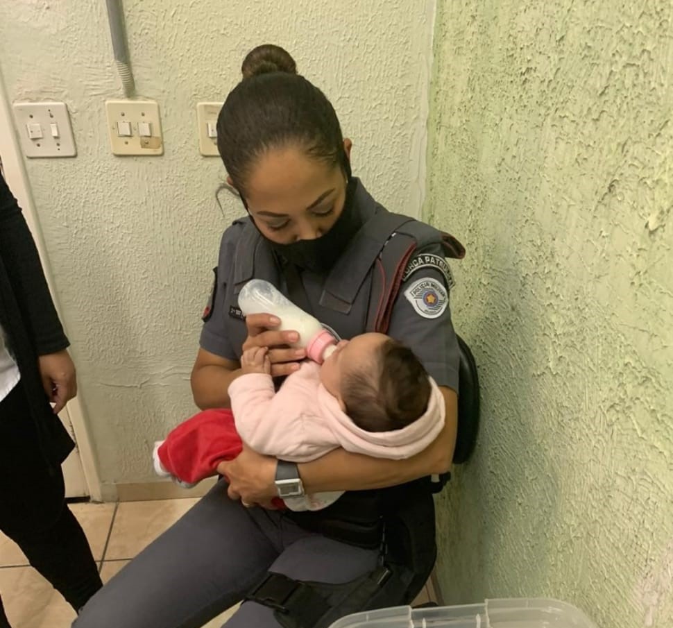 Casal é preso na Zona Leste acusado de agredir filha de seis meses