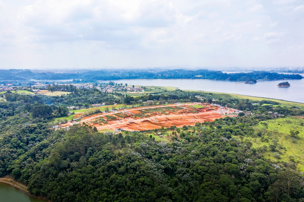 Imagem feita com drone mostra terreno de 130 000 metros quadrados totalmente desmatado