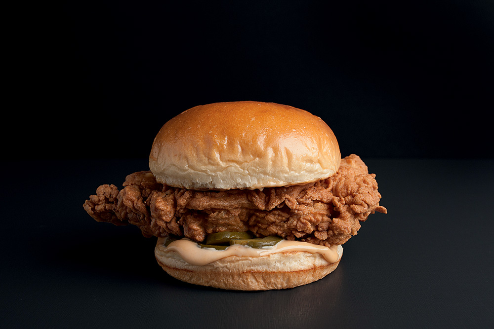 Bullguer tem uma nova versão de sanduíche: com frango