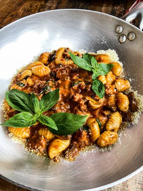 Cavatelli com ragu de linguiça e cogumelo: das dezoito opções do cardápio