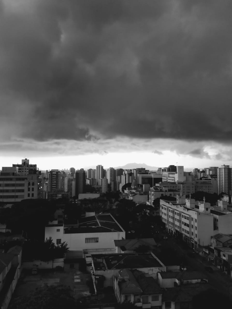 O céu da capital por volta das 16h em 2020