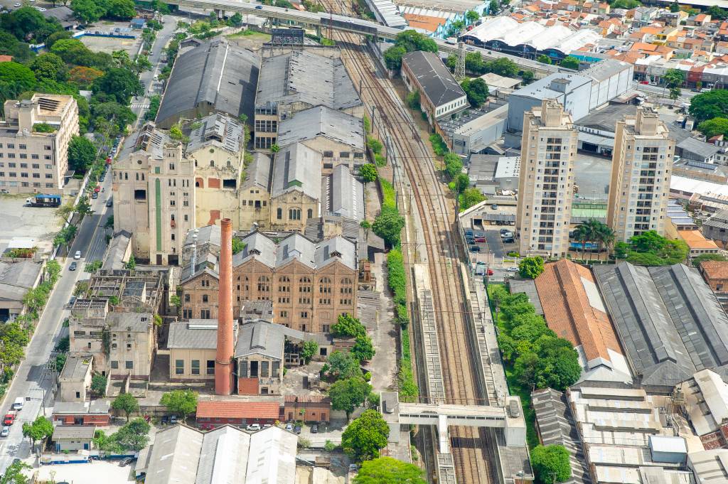 Os Mooquensers: moradores apaixonados do bairro mais bairrista da cidade