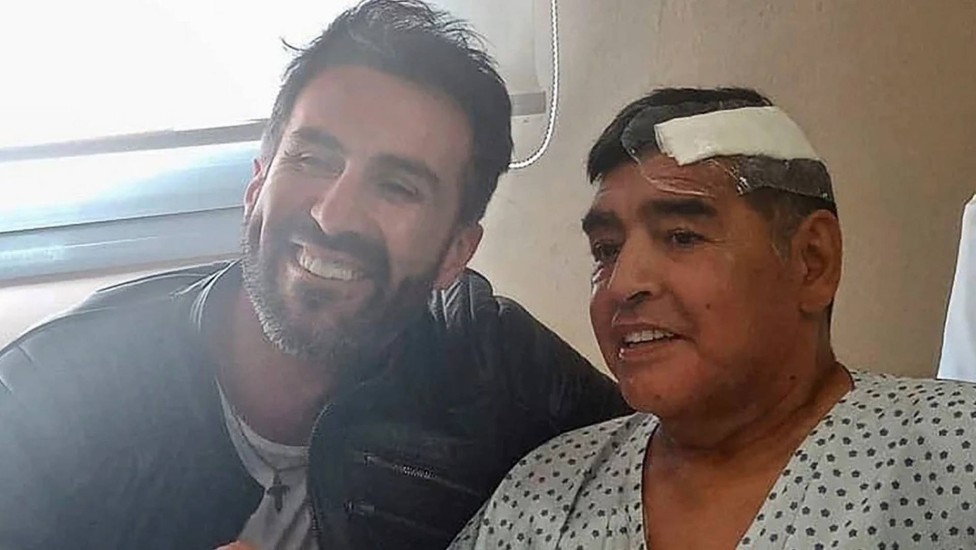 Polícia argentina faz busca na casa de médico de Diego Maradona