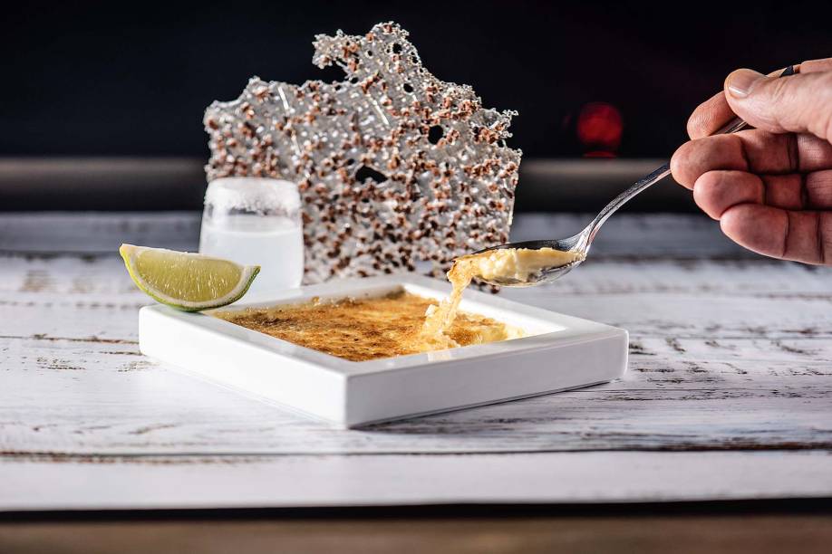 Para encerrar a refeição: creme brûlé de tequila Para encerrar a refeição: creme brûlé de tequila