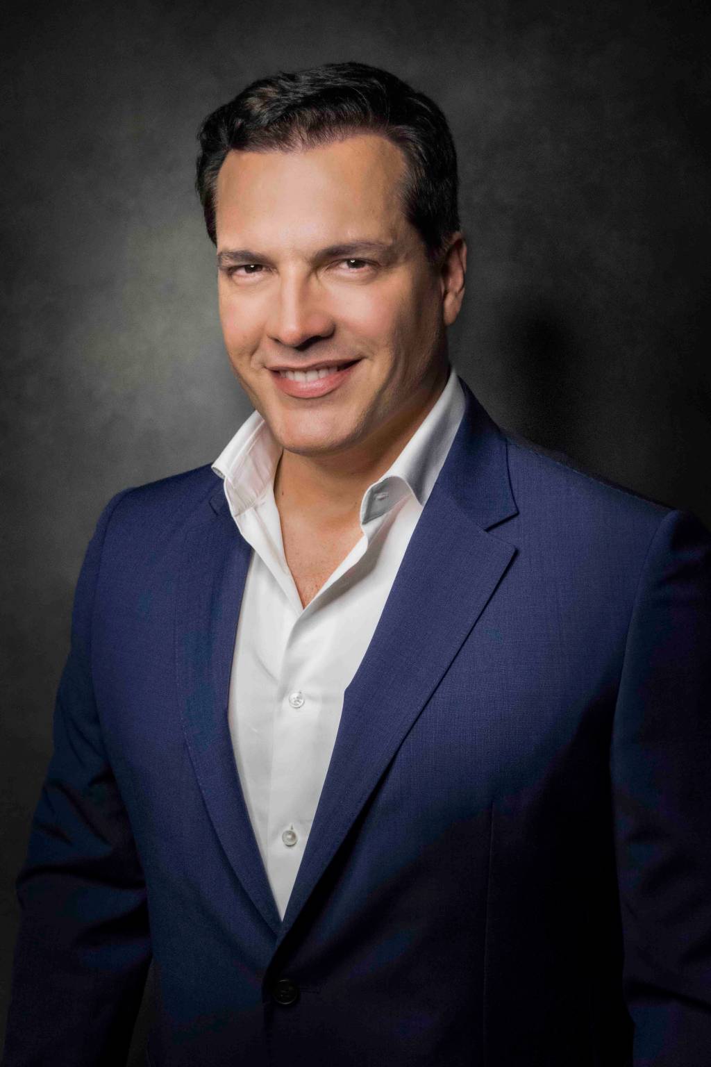 Daniel Boaventura faz show com releituras românticas