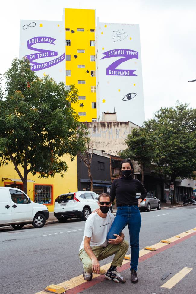 Felipe Morozini e Rita Wainer em frente a sua nova criação: um 