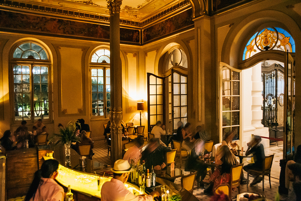 Bar dos Arcos reabre para público com mais um salão