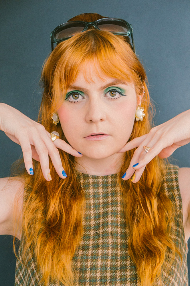 Julia Danesi Vocalista de banda de rock, Julia escolheu presentear parentes com músicas gravadas em casa