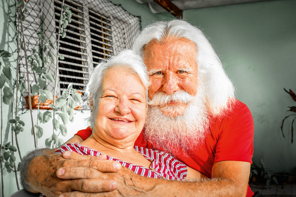 Manoel abraçado com Maria