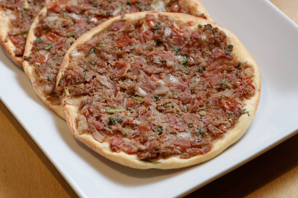 Dozza – esfiha de carne com cebola Esfihas de carne com cebola
