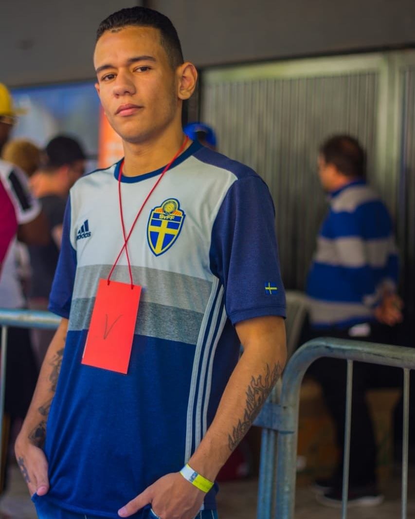 Felipe campeonato de luta Felipe com a camisa da Suécia