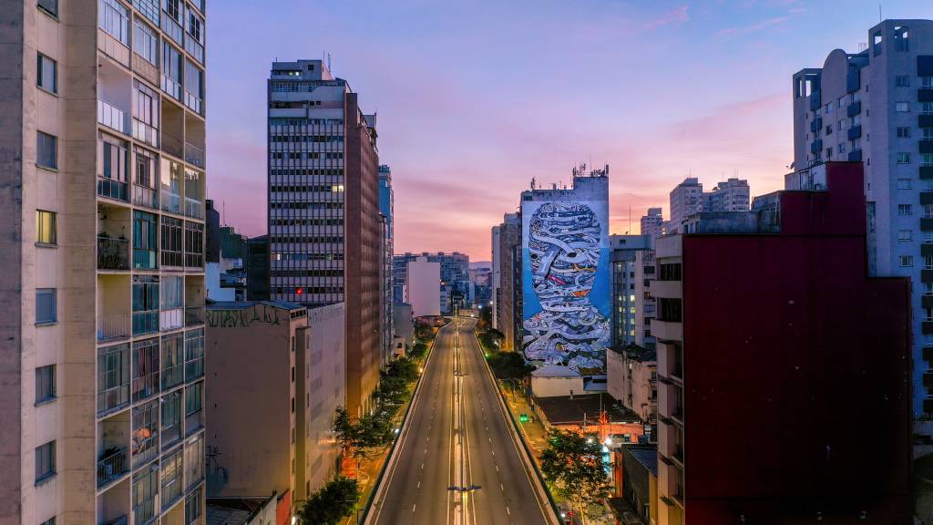 Minhocão à noite fotografado em drone por Ricardo Cyrillo.