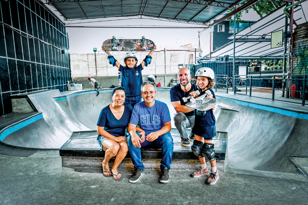 São Paulo 16 dezembro 2020Foto Alexandre Battibugli VSP Família de Pimentinha posando para a foto em uma pista de skate