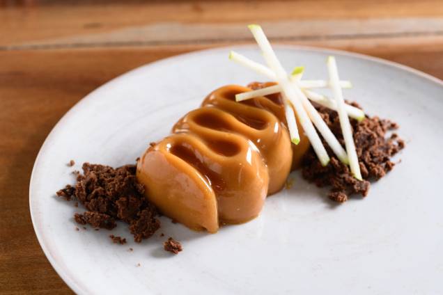 Panacota de caramelo: com recheio de compota de maçã e pitanga Panacota de caramelo: com recheio de compota de maçã e pitanga