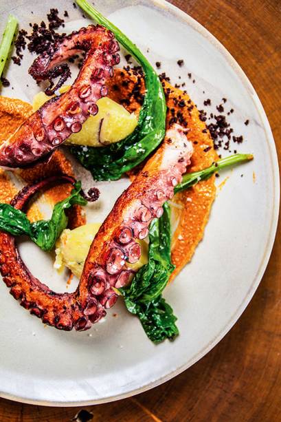 Polvo grelhado: ao molho romesco Polvo grelhado: ao molho romesco