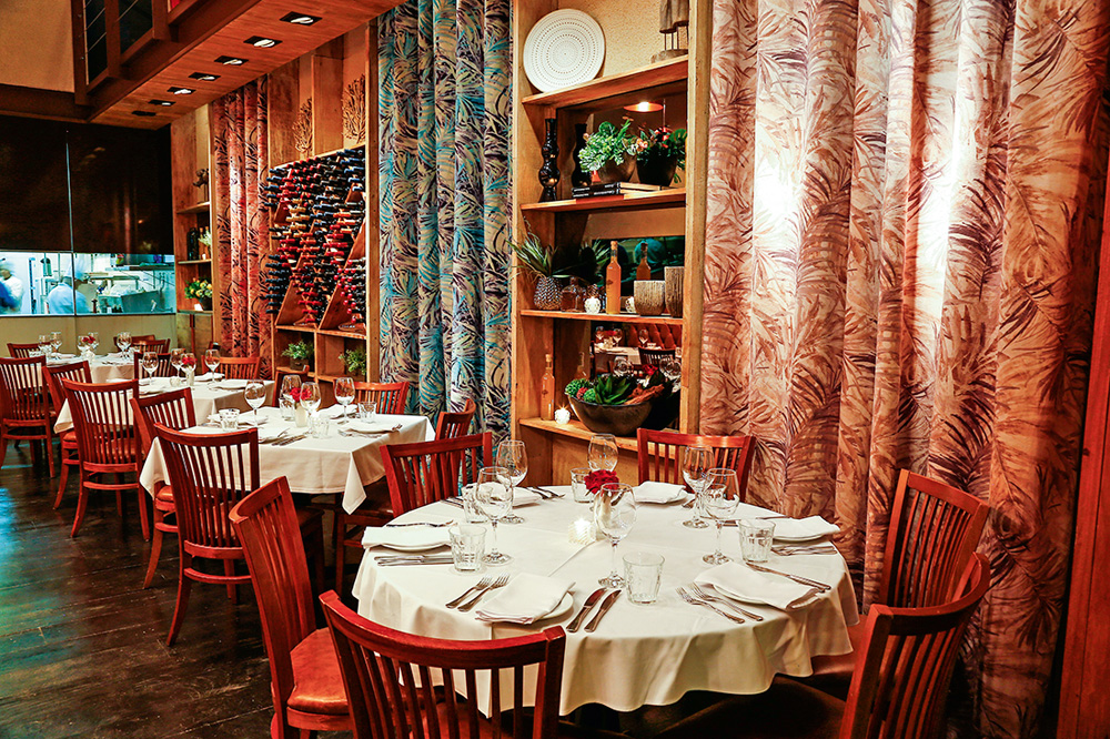 Ambiente – Bistrot Venuto Ambiente do salão: casa é localizada nos Jardins