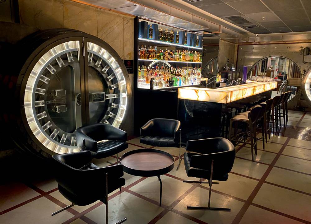 Bar do Cofre: instalado no Farol Santander