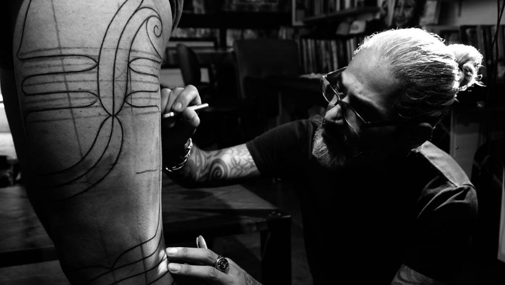 Jun Matsui Jun Matsui: tatuagens em estilo tribal feitas no interior de São Paulo.