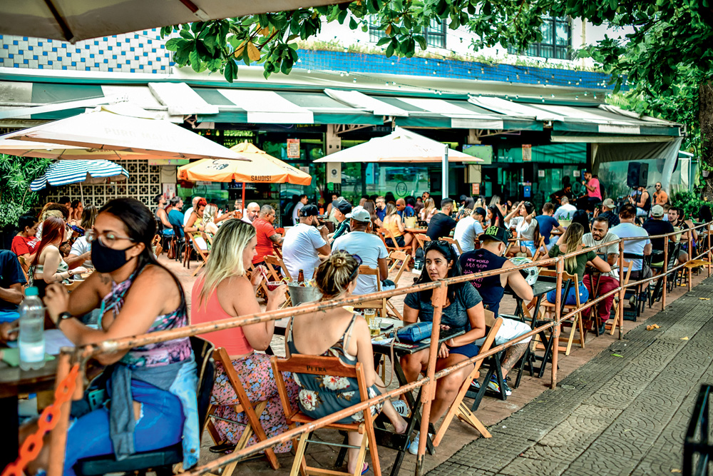 Abre e fecha do comércio é ineficaz no combate à pandemia, diz estudo