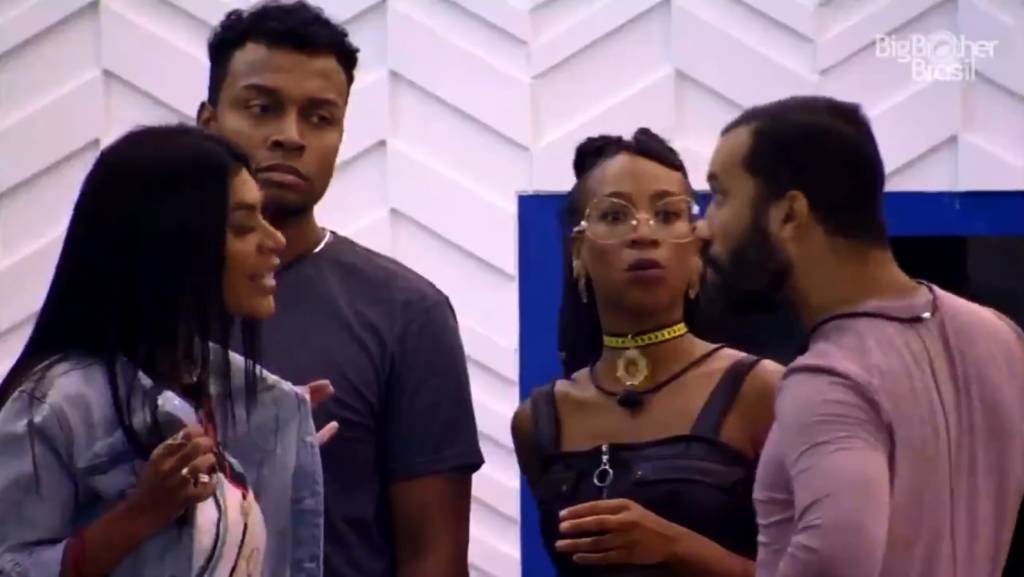 Basculho? Durante discussão forte, Gilberto usa termo e Pocah não entende