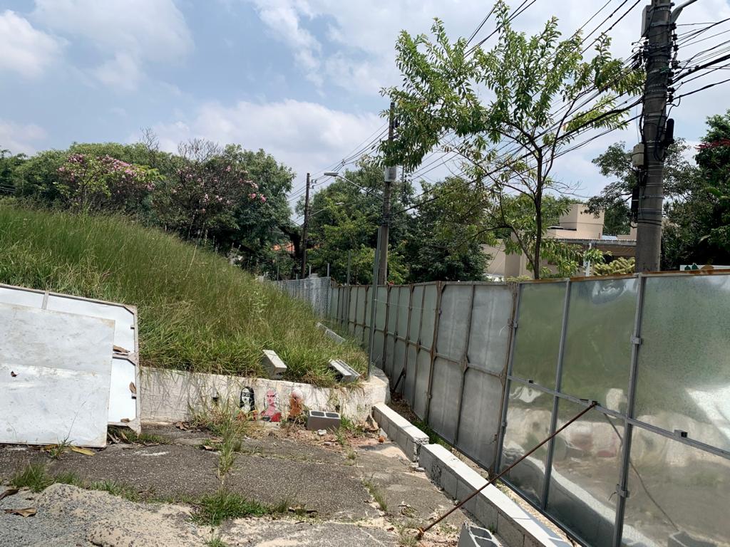 Praça Pôr do Sol (Flávio Scavasin) Precisando de reparos e revitalização, prefeitura gasta 650 000 reais em tela para cercar a Praça Pôr do Sol.
