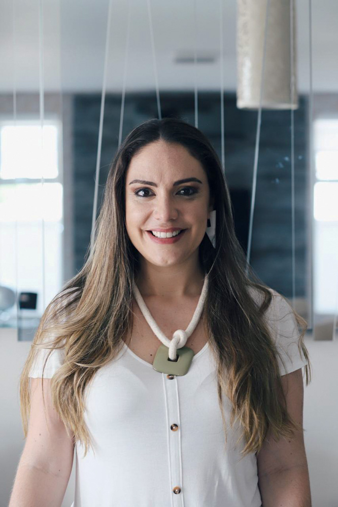 Renata-Fornari-04 (1).jpg Renata Fornari sorrindo