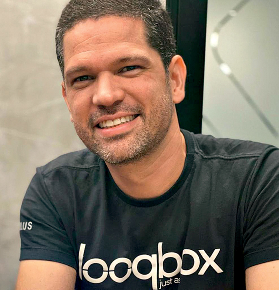 Rodrigo Murta (ARQUIVO PESSOAL).jpeg Rodrigo Murta, sorrindo e com os olhos levemente fechados