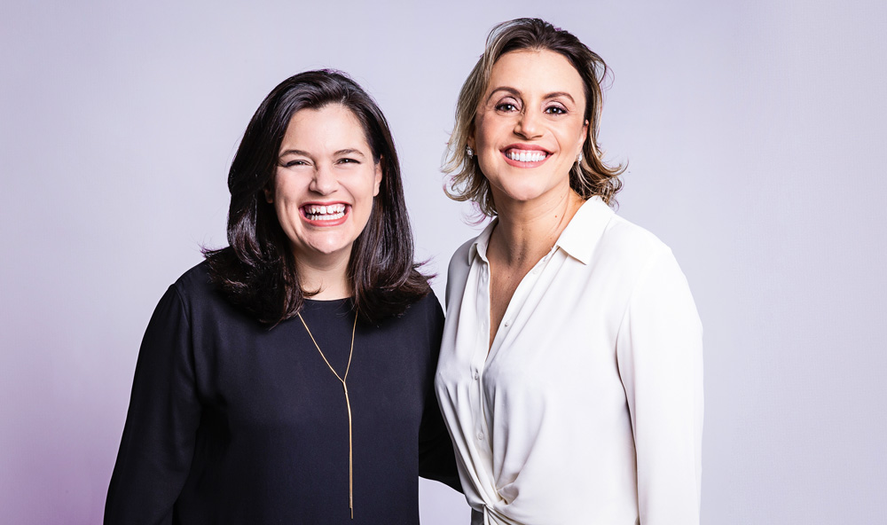 Larissa e Luciana sorrindo