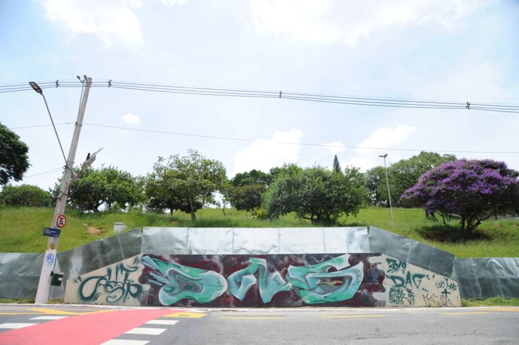 Associações pedem e prefeitura acata: Praça do Pôr do Sol começa a ser cercada