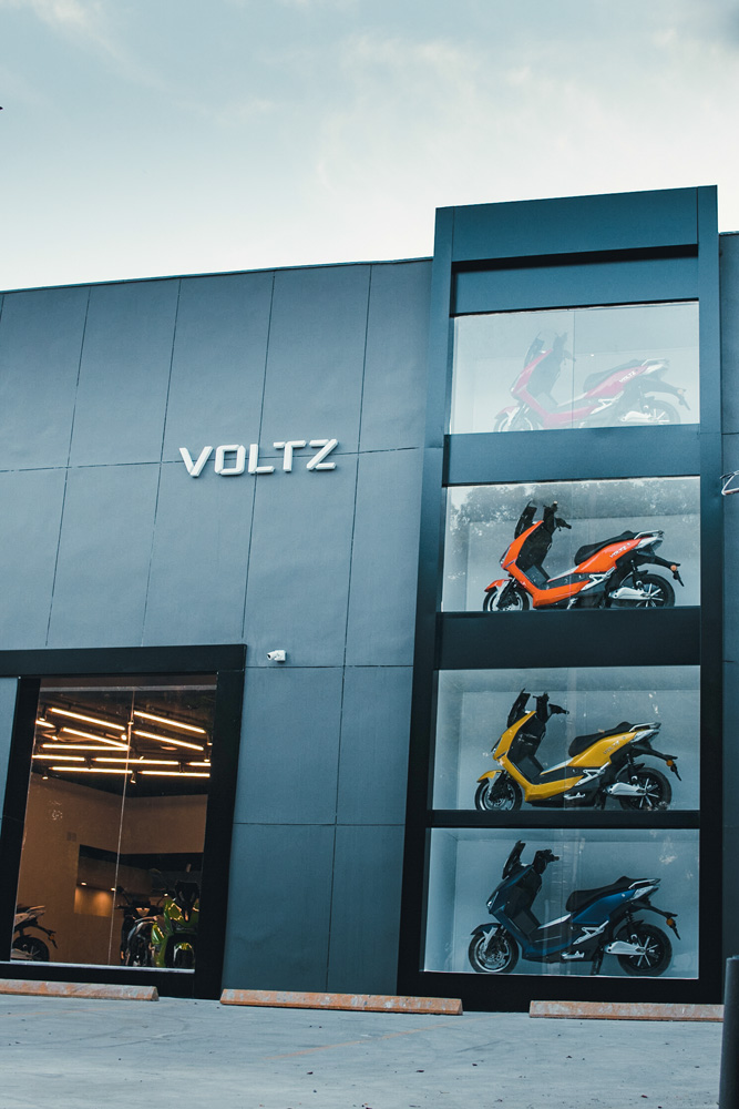 moto-eletrica-loja-voltz.jpg Loja da Voltz com modelos de EV1 na fachada