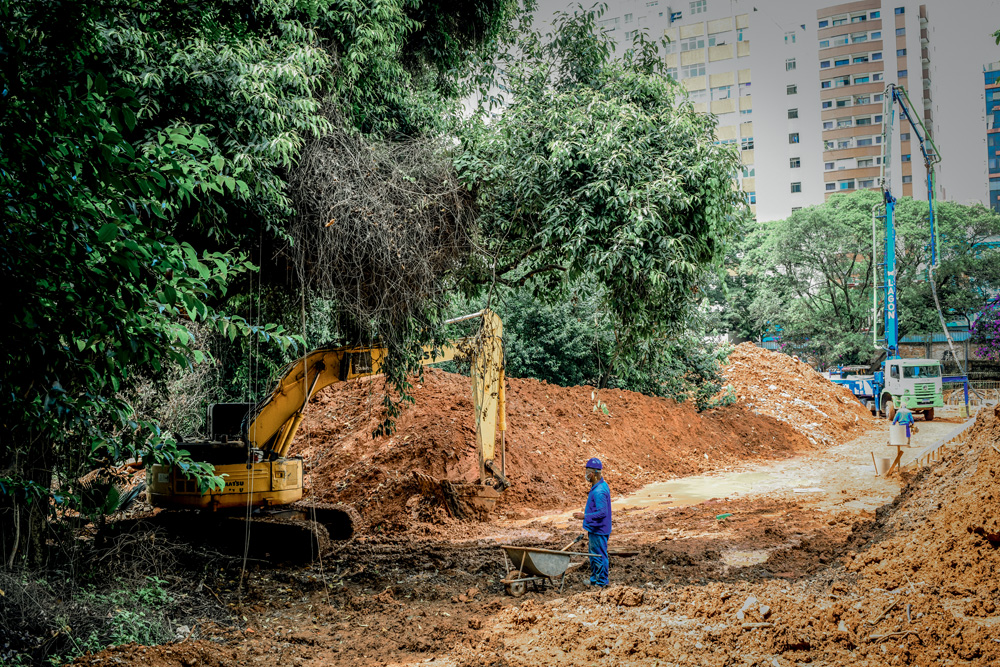 São Paulo 01 março 2021Pq Augusta Foto Alexandre Battibugli VSP Trator nas obras do Parque Augusta