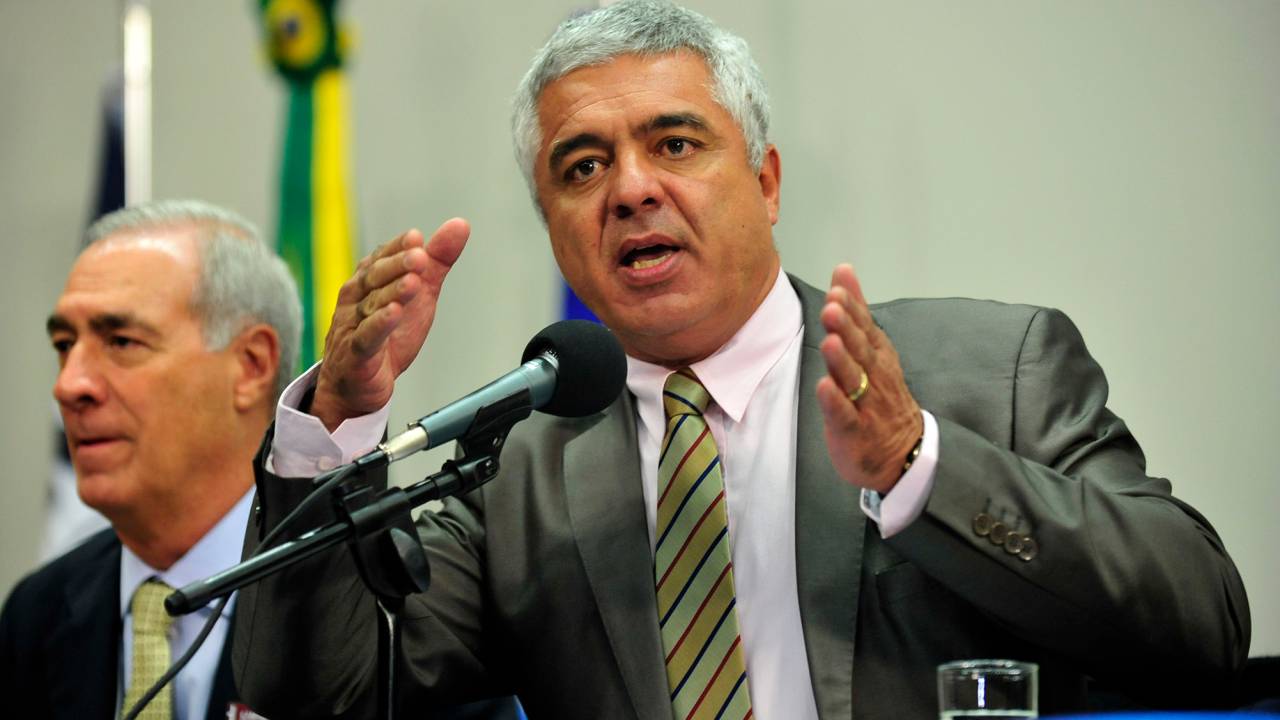 Imagem mostra Major Olímpio discursando na Câmara dos Deputados