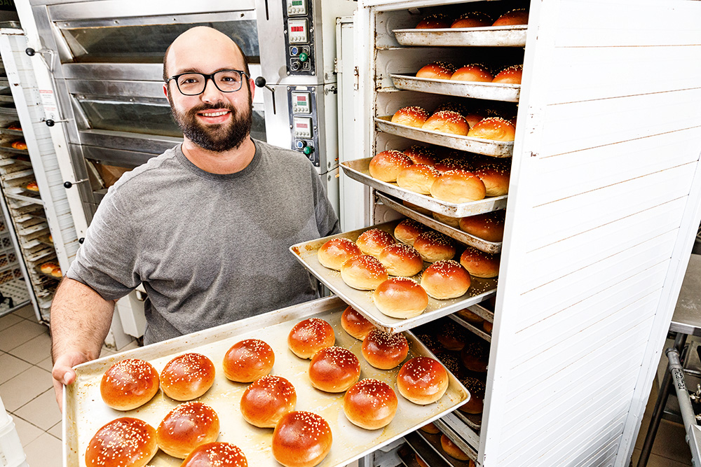 Julio Raw Julio Raw: idealizador da marca Jota de fast food