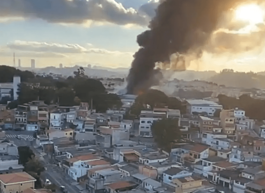 Galpão com obras de artes é atingido por incêndio: local abrigava obras de Vik Muniz e Abraham Palatnik