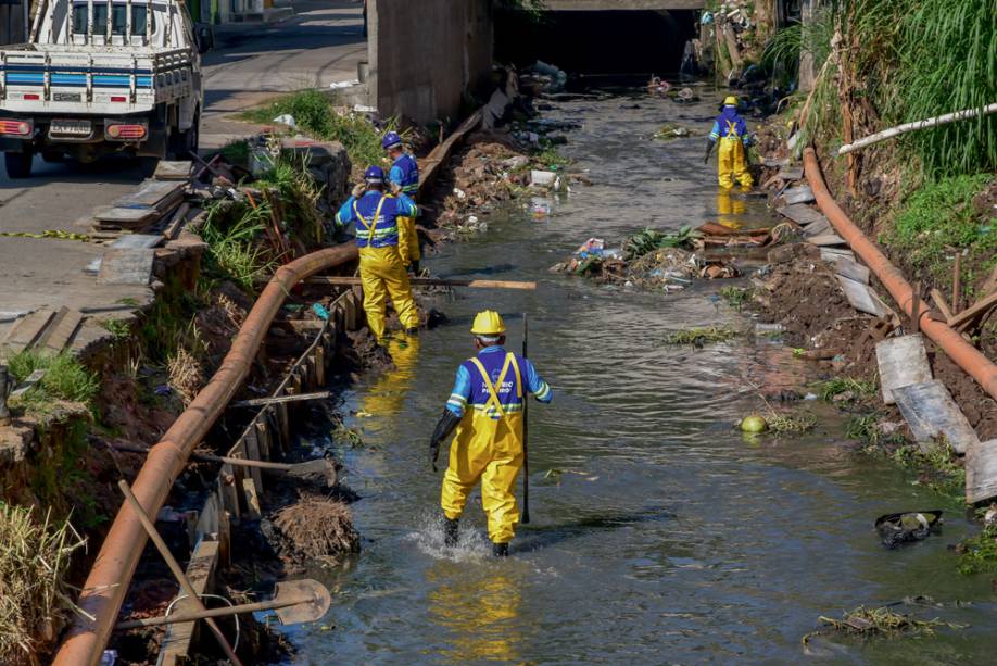 As obras de saneamento chegaram a 45% da meta em abril: a cidade despejava 2 800 litros de esgoto por segundo no Pinheiros