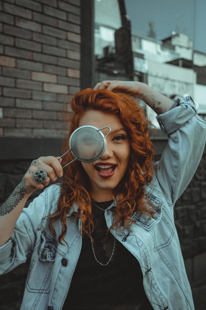 Aprenda a fazer um drinque de Bianca Lima, bartender campeã do World Class