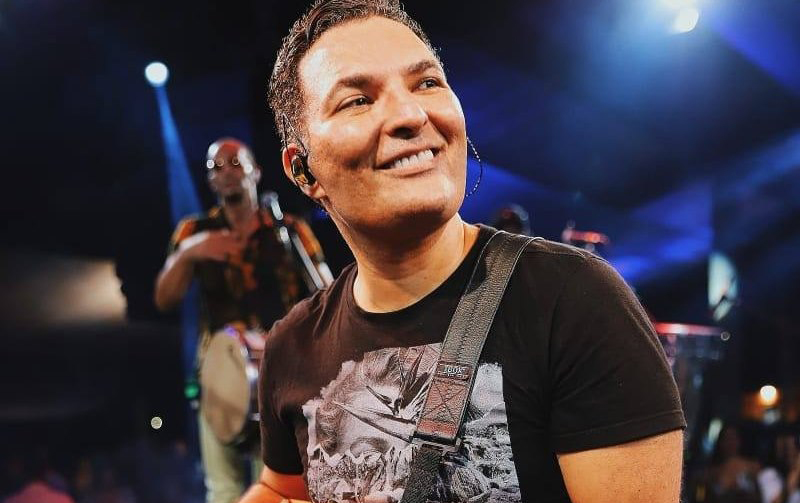 Leandro Lehart, do Art Popula, tocando um cavaquinho: ele será o novo diretor do Centro Cultural São Paulo