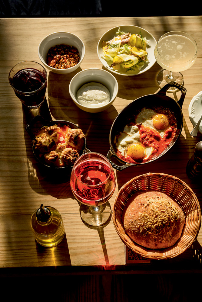 Carlos serve brunch e sedia feira de pequenos produtores no sábado (29)