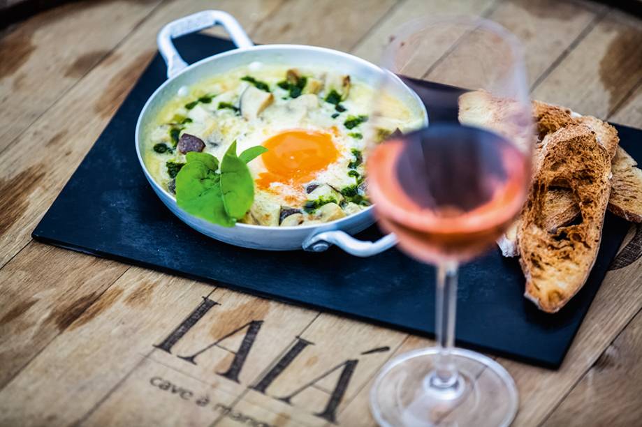 Creme de cogumelos com ovo mole: para passar o pão Creme de cogumelos com ovo mole: para passar o pão