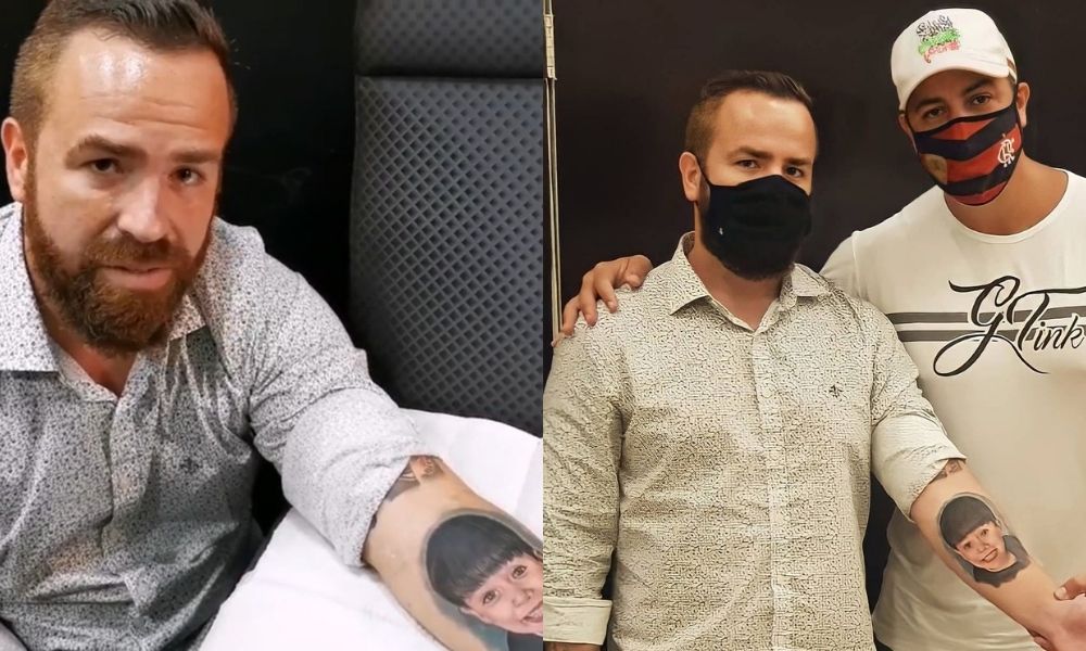 Montagem, uma foto mostra homem de barba sendo tatuado olha para câmera. Em seu braço, tatuagem realista de uma criança sorrindo. Na outra foto, dois homens de máscara se abraçam, um mostra uma tatuagem no braço