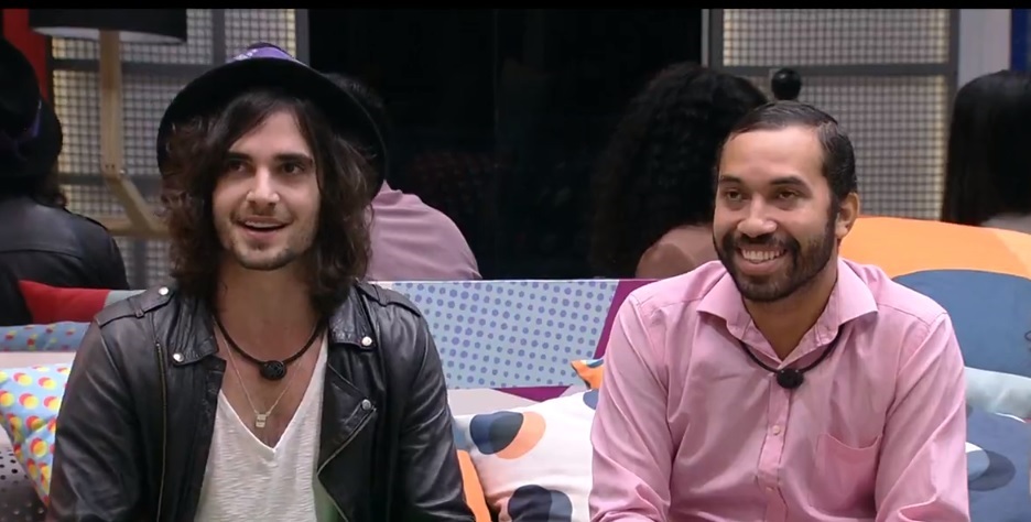 Fiuk fica surpreso ao saber que Gil se apaixonou por ele no BBB