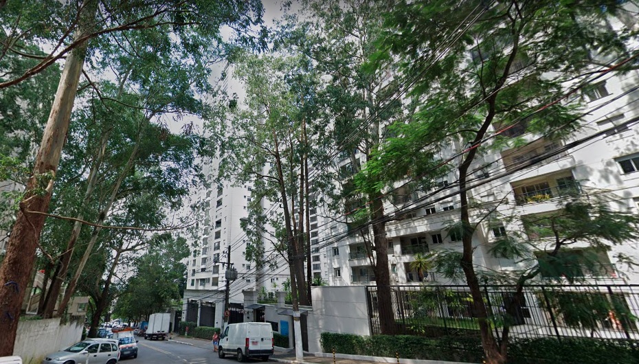 Imagem do Google mostra fachada de prédios residenciais em rua do Morumbi