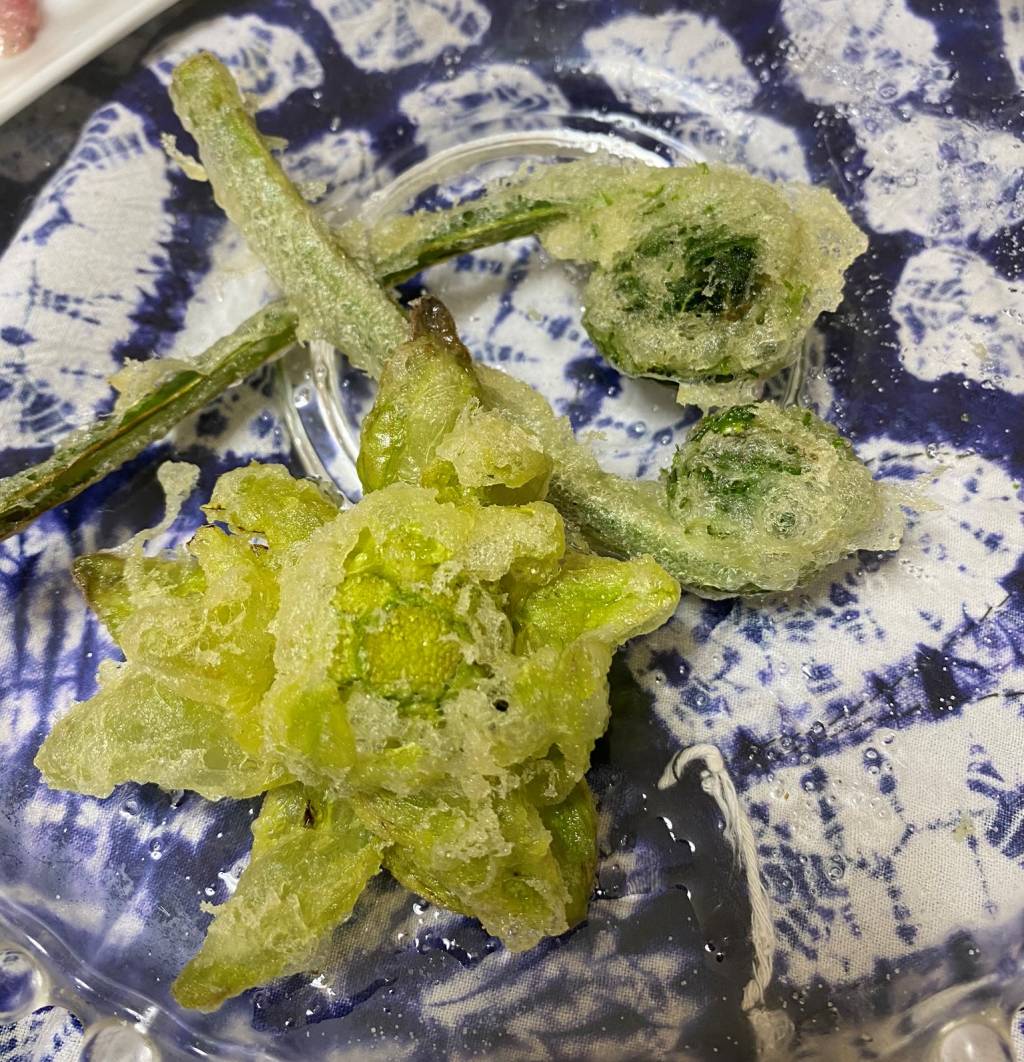Mari-Hirata-a-cozinheira-que-traduziu-o-Japão-tempura Tempurá de vegetais como o fukinoto, que não existe no Brasil