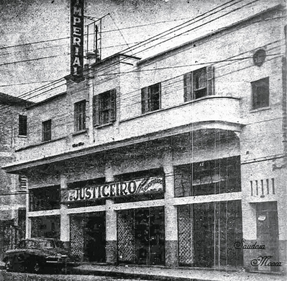 foto em preto e branco da fachada do cine imperial