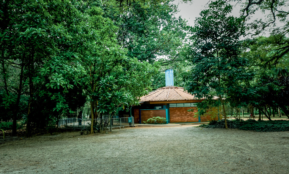 São Paulo 15 Junho 2021Foto Alexandre Battibugli VSP A imagem mostra uma pequena casa escondida entre árvores do parque