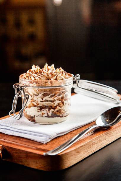 Tiramisu com biscoitos crocantes: montado na hora